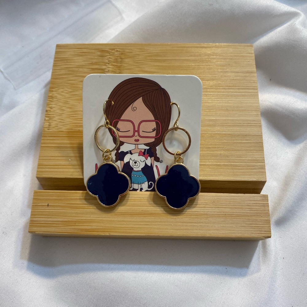 EARRINGS AND SIMPLE